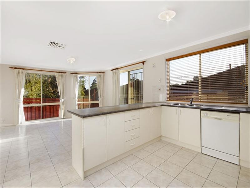 2/27 Hakea Street, Templestowe VIC 3106