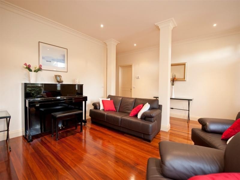 8 Park Hill Way, Doncaster VIC 3108