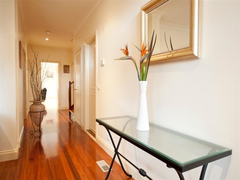 8 Park Hill Way, Doncaster VIC 3108