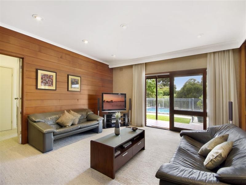 8-10 Wooddale Grove, Mitcham VIC 3132