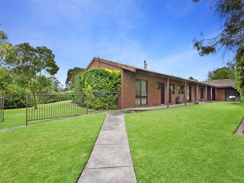 8-10 Wooddale Grove, Mitcham VIC 3132
