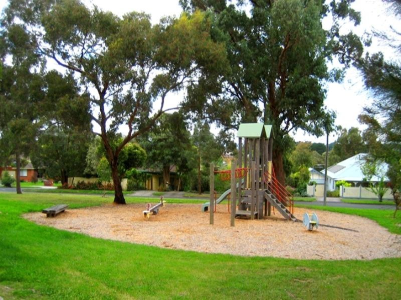 8-10 Wooddale Grove, Mitcham VIC 3132