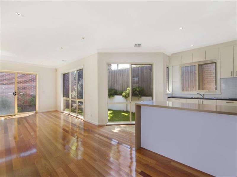 2/2 Davis Street, Doncaster VIC 3108