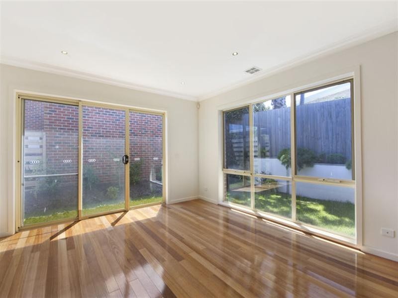 2/2 Davis Street, Doncaster VIC 3108