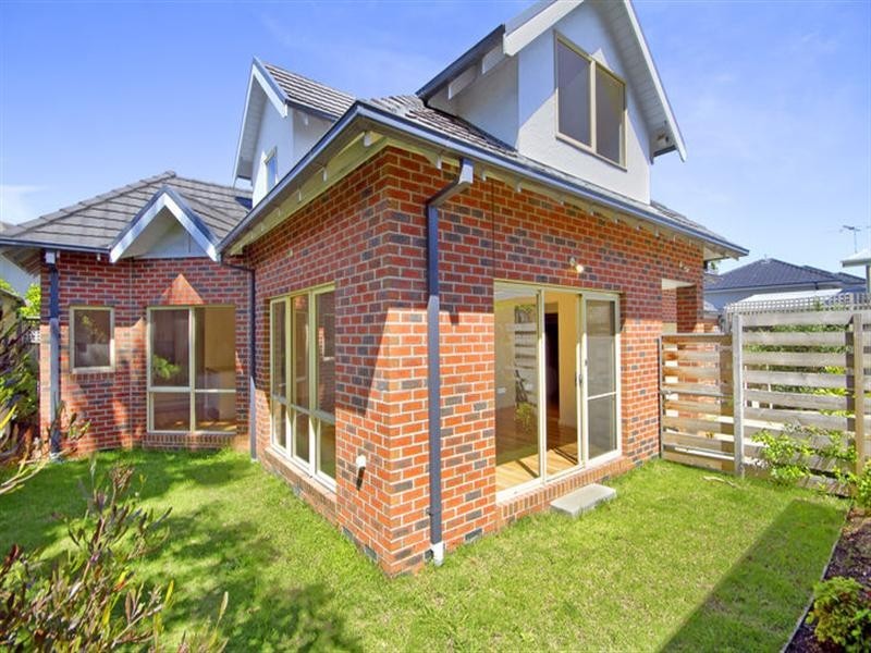 2/2 Davis Street, Doncaster VIC 3108