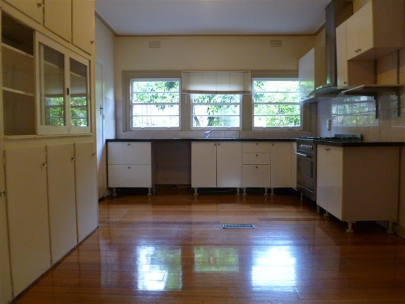 28 Tram Road, Doncaster VIC 3108