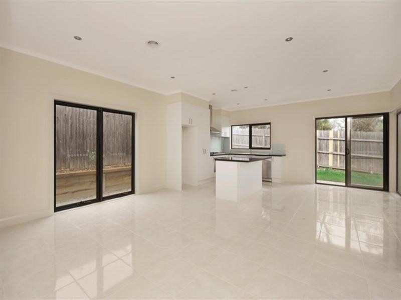 2/18 Thea Grove, Doncaster East VIC 3109