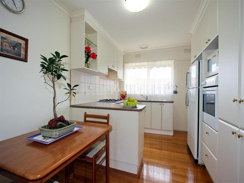 3/33 Churchill, Doncaster East VIC 3109