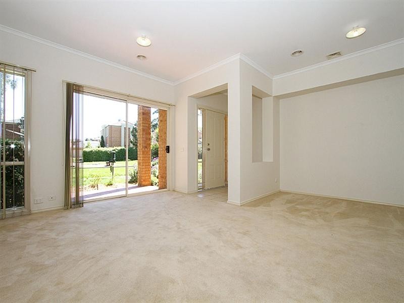 6 Lancewood Walk, South Morang VIC 3752