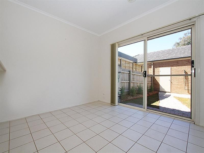 6 Lancewood Walk, South Morang VIC 3752