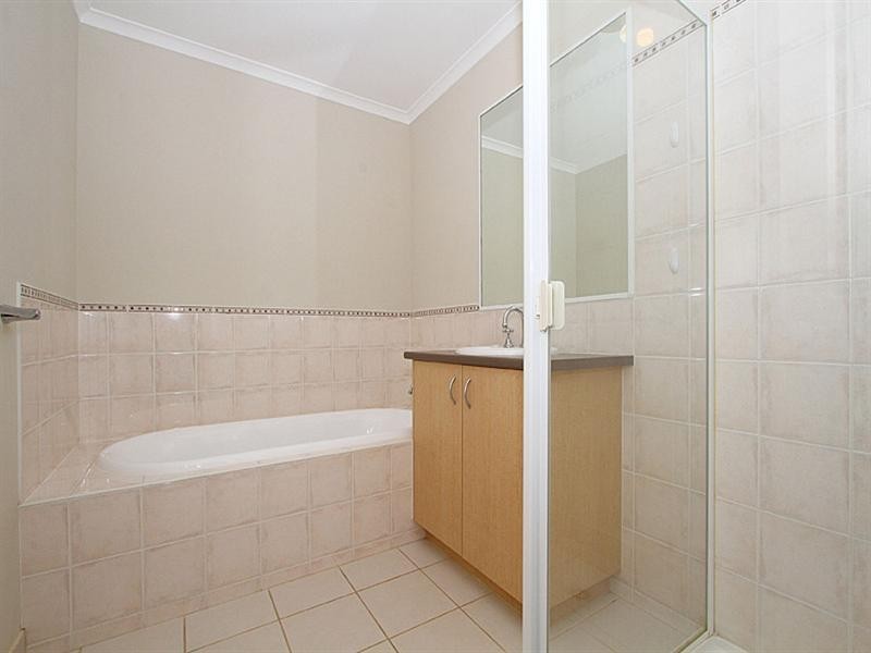 6 Lancewood Walk, South Morang VIC 3752