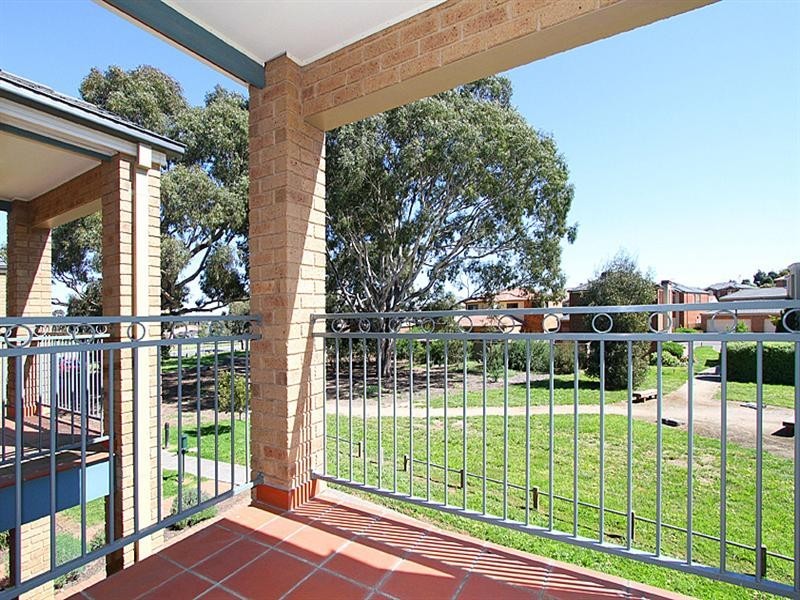 6 Lancewood Walk, South Morang VIC 3752
