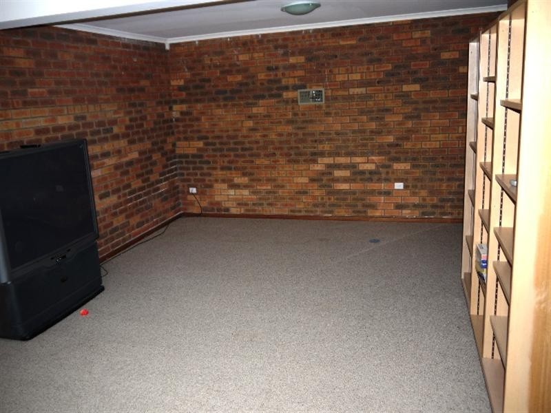 35 Huntingfield Drive, Doncaster East VIC 3109