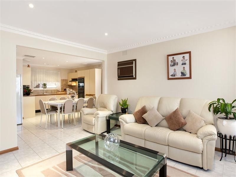 12 Heather Avenue, Thomastown VIC 3074