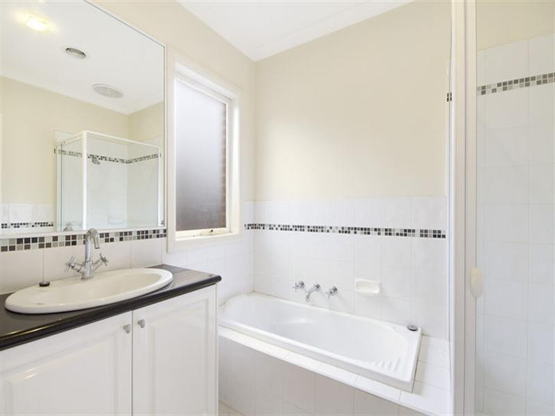 1/5 Dianne Street, Doncaster East VIC 3109