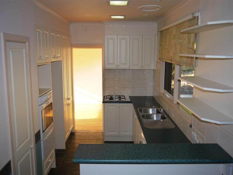 11 Burgundy Drive, Doncaster VIC 3108