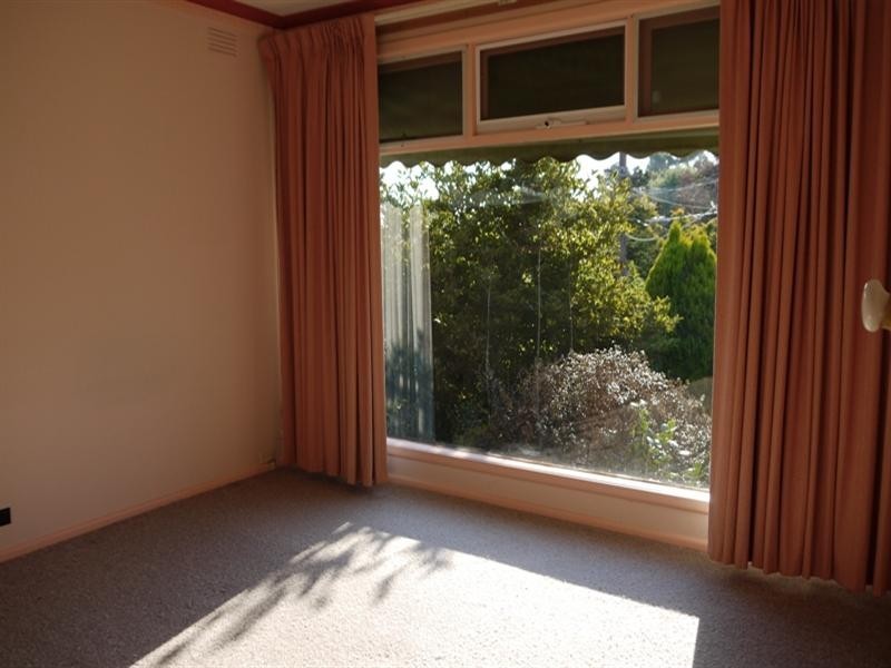 11 Burgundy Drive, Doncaster VIC 3108