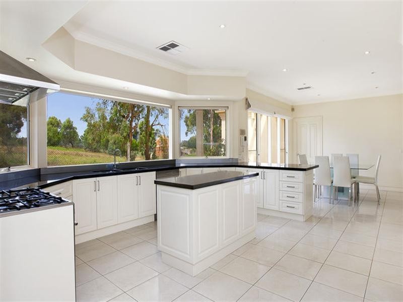 10 Summerhill Road, Templestowe VIC 3106