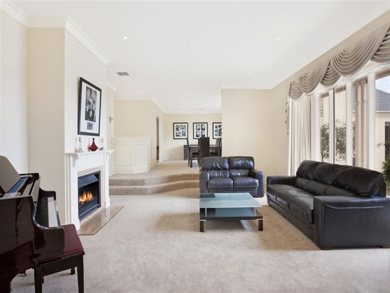 10 Summerhill Road, Templestowe VIC 3106