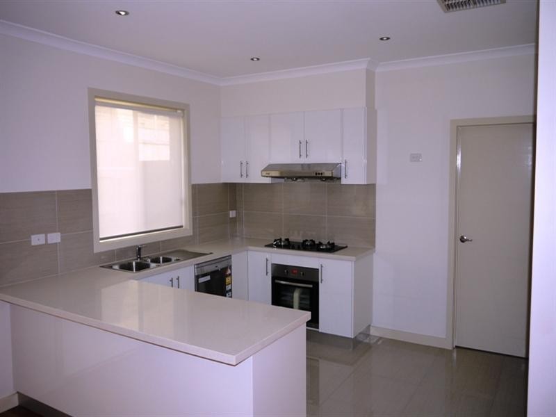 2/1 Beverley Street, Doncaster East VIC 3109