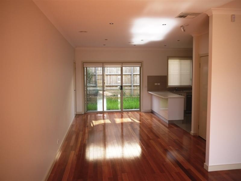 2/1 Beverley Street, Doncaster East VIC 3109