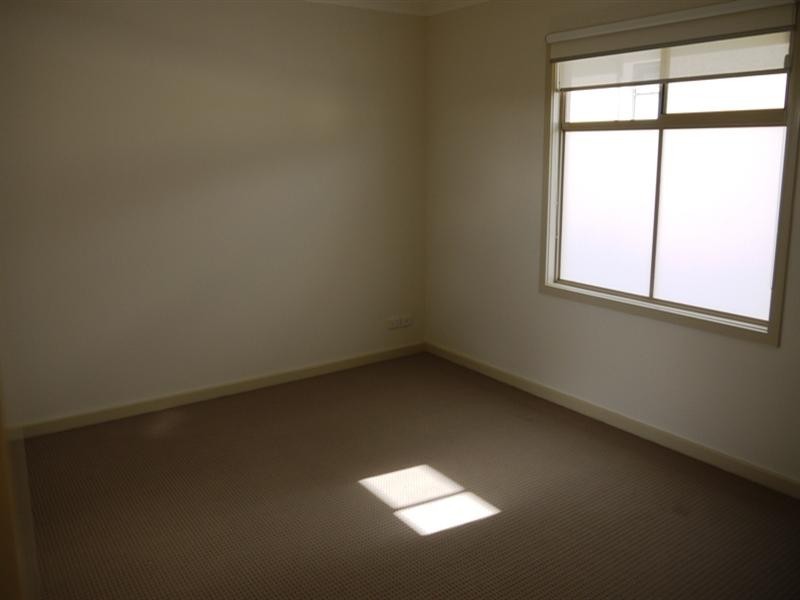 2/1 Beverley Street, Doncaster East VIC 3109