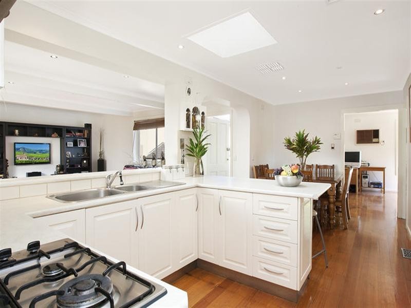 6 Hawk Street, Doncaster East VIC 3109