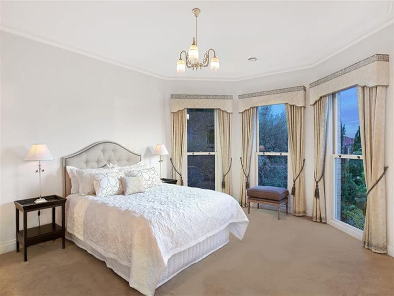 13 Lachlan Grange, Bulleen VIC 3105