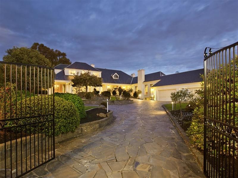 10 Summerhill Road, Templestowe VIC 3106