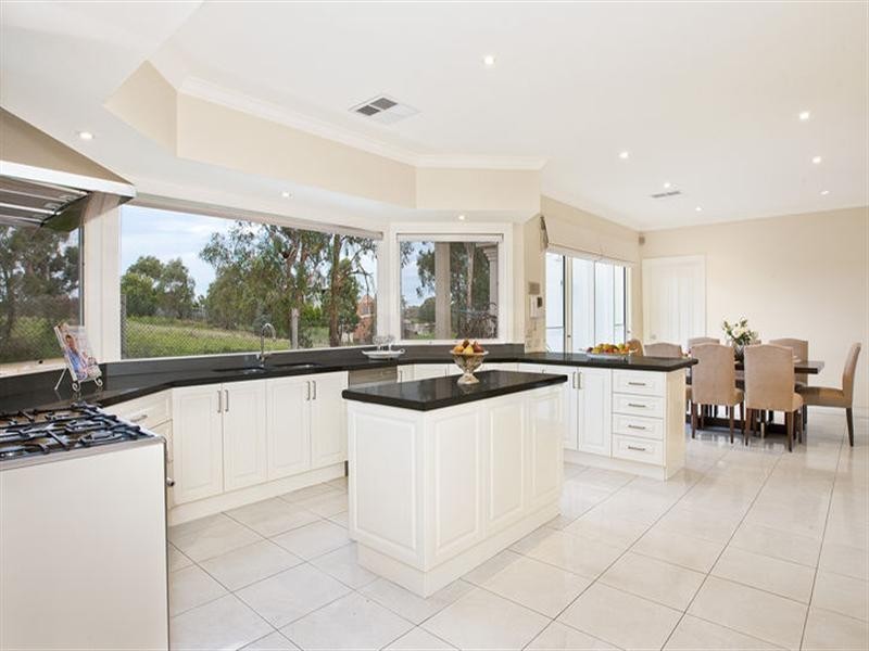 10 Summerhill Road, Templestowe VIC 3106
