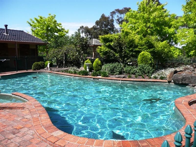 1 Orchard Rise, Park Orchards VIC 3114