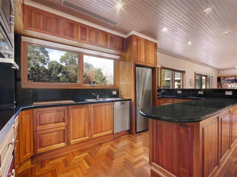 1 Orchard Rise, Park Orchards VIC 3114