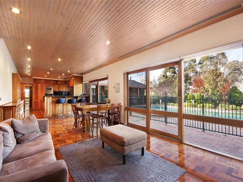 1 Orchard Rise, Park Orchards VIC 3114