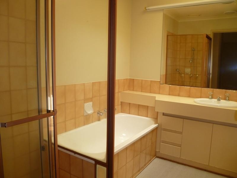 9/17 Fullwood Parade, Doncaster East VIC 3109