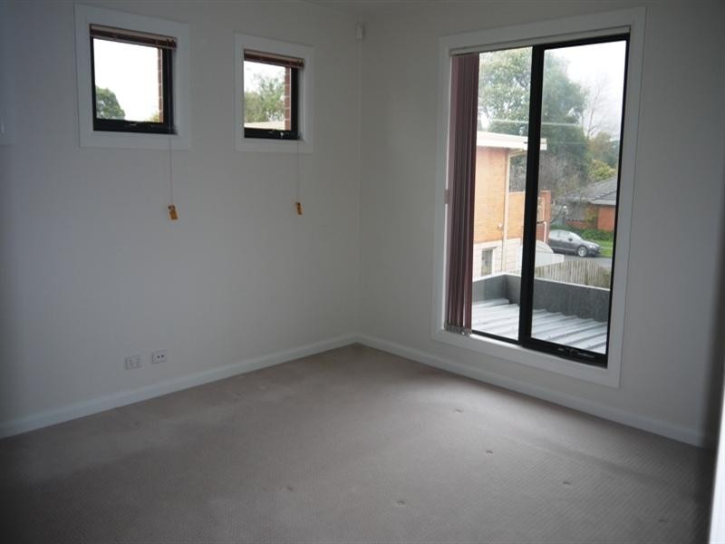 2/11 Highfield Road, Doncaster East VIC 3109