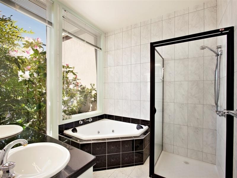 12 Robertswood Close, Doncaster East VIC 3109