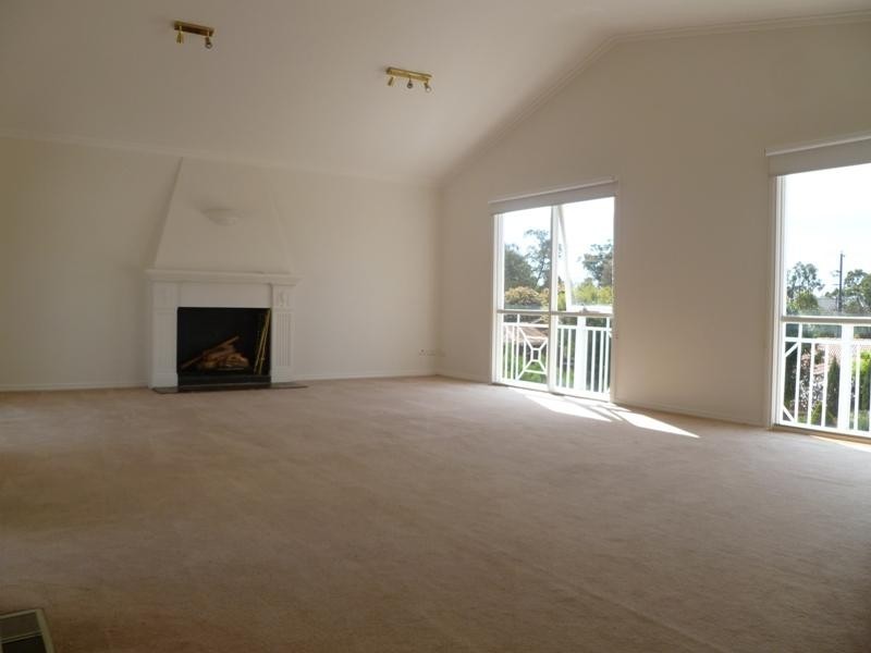 24 Santa Rosa Boulevard, Doncaster East VIC 3109