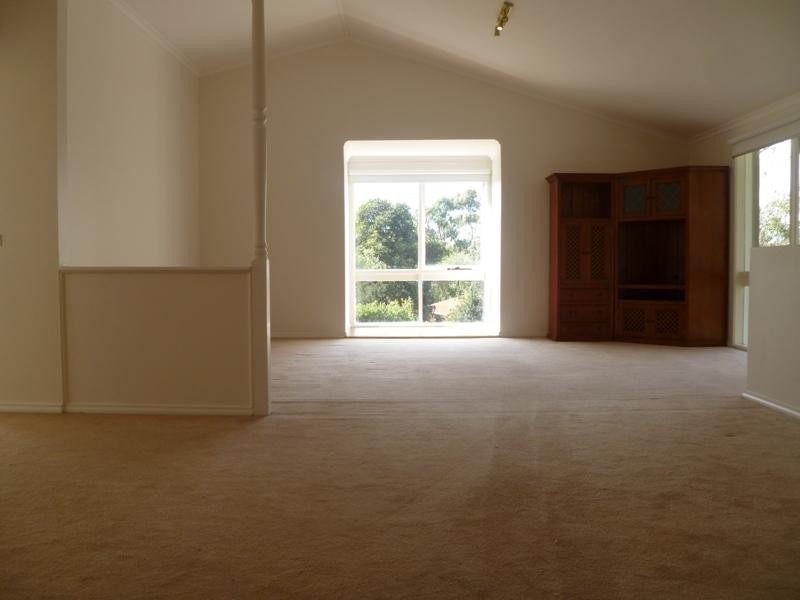 24 Santa Rosa Boulevard, Doncaster East VIC 3109