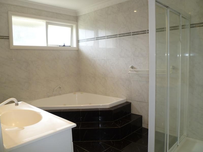 24 Santa Rosa Boulevard, Doncaster East VIC 3109