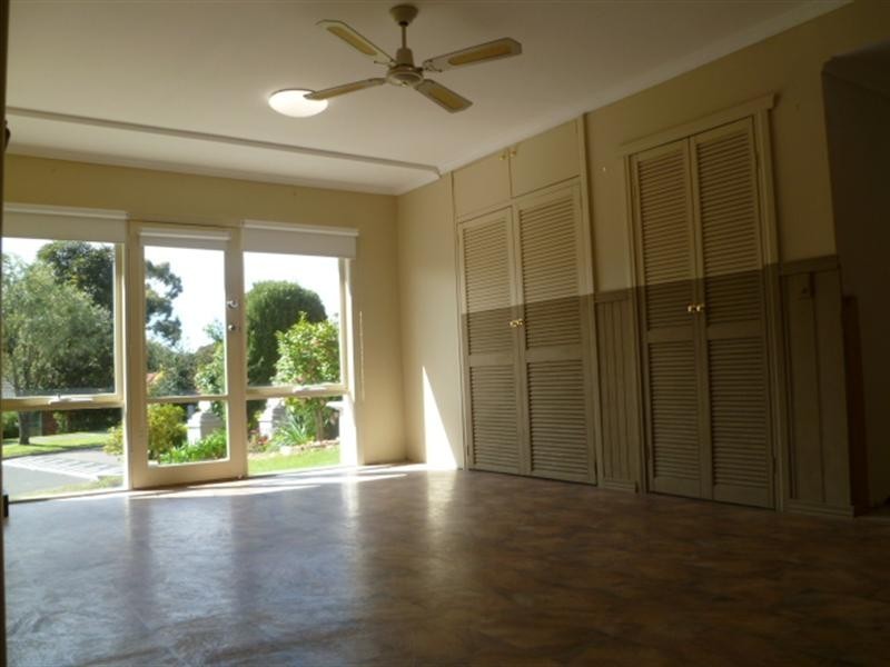 24 Santa Rosa Boulevard, Doncaster East VIC 3109