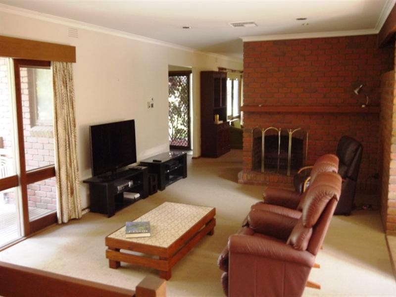 17 Fernlea Crescent, Doncaster East VIC 3109