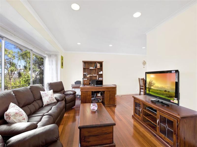 15 Larkspur Avenue, Doncaster VIC 3108