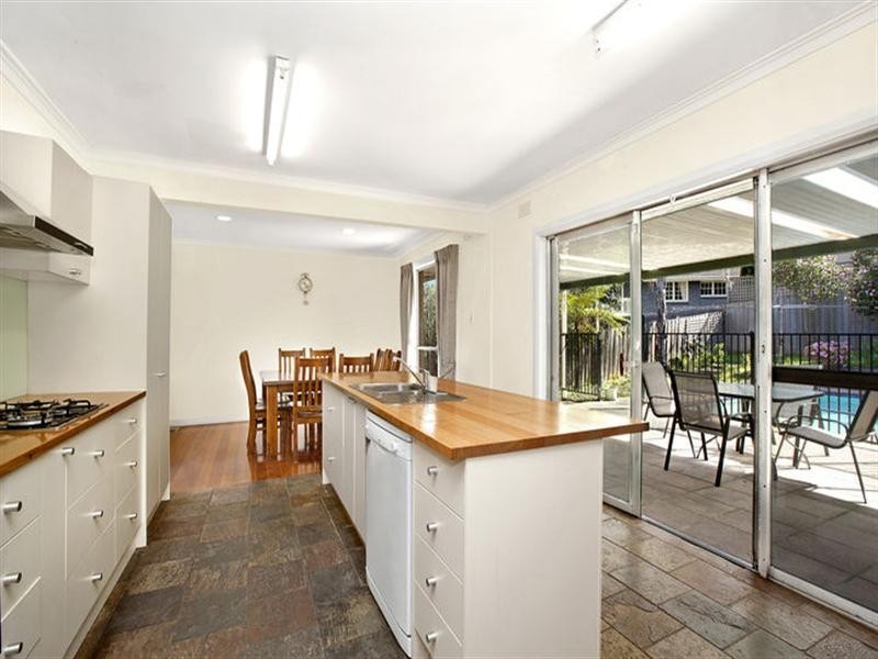 15 Larkspur Avenue, Doncaster VIC 3108