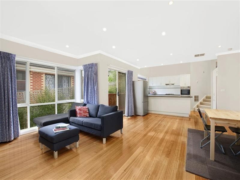 2/6 Mantell Street, Doncaster East VIC 3109