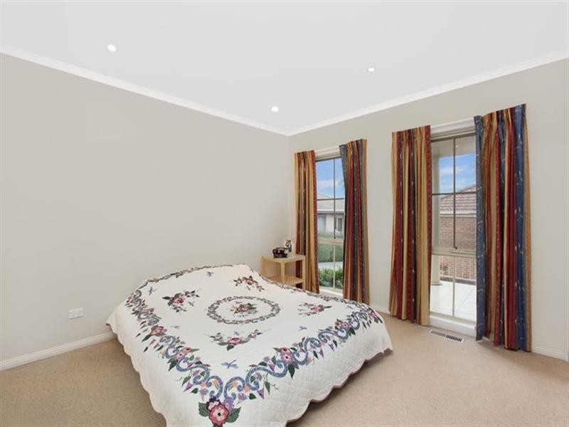 2/6 Mantell Street, Doncaster East VIC 3109