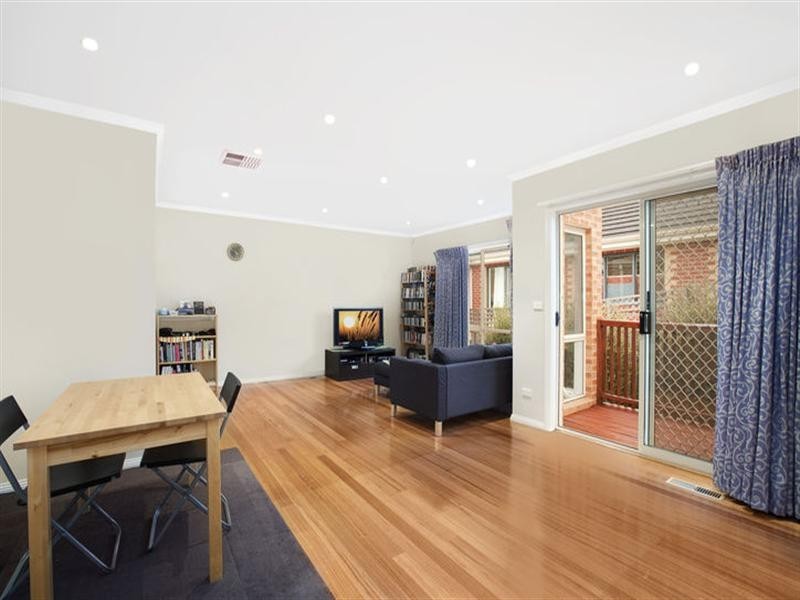 2/6 Mantell Street, Doncaster East VIC 3109