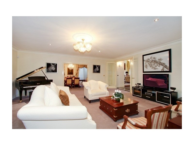 36 Sarah Crescent, Templestowe VIC 3106