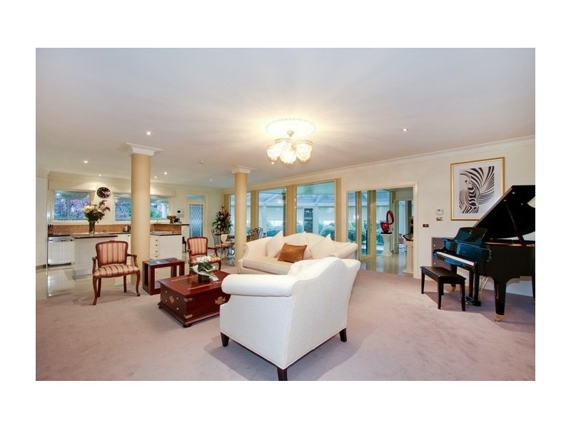 36 Sarah Crescent, Templestowe VIC 3106