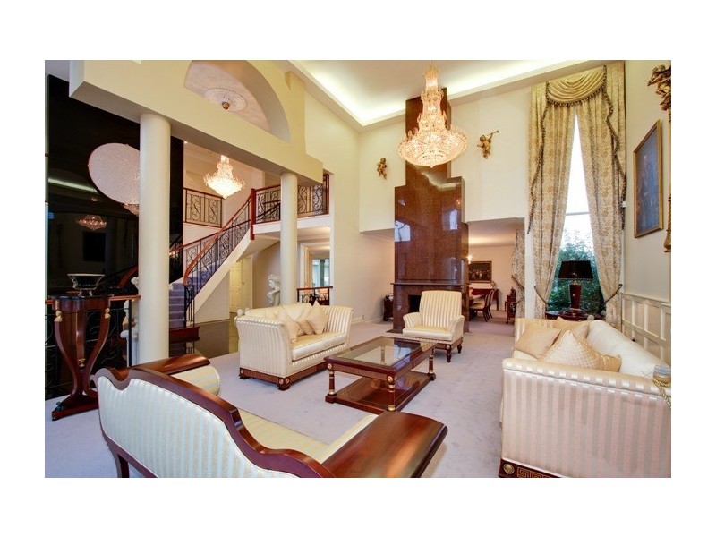 36 Sarah Crescent, Templestowe VIC 3106