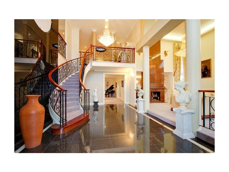 36 Sarah Crescent, Templestowe VIC 3106